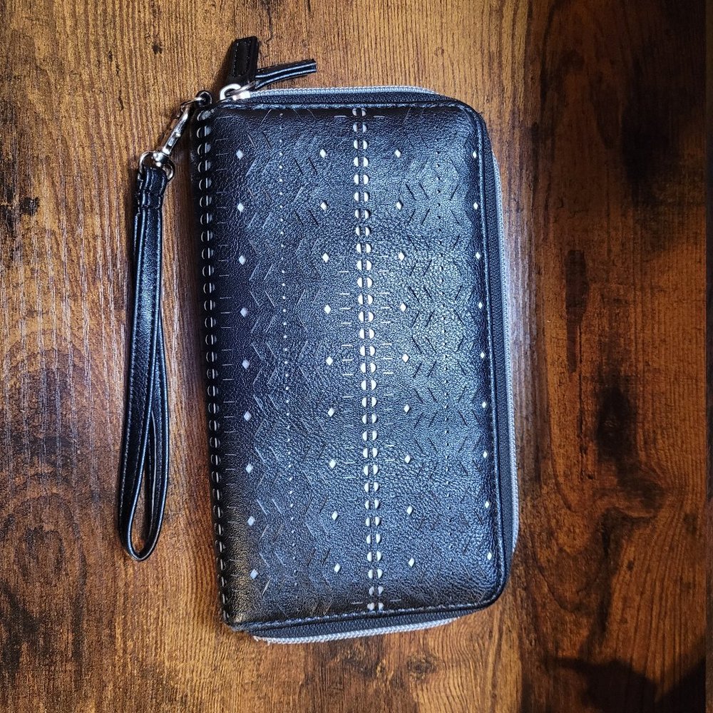 T.J. Maxx Black Leather Diamond and Oval Design Wallet-NWOT